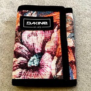 Dekine floral wallet